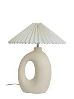 Ada – Elegant bordslampa i keramik, vit
