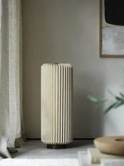 Alba Floor – Golvlampa i skandinavisk design, vit