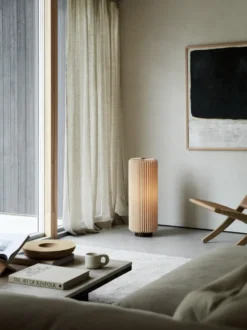 Alba Floor – Golvlampa i skandinavisk design, vit
