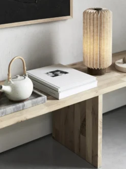 Alba Table – Bordslampa i linne och mangoträ