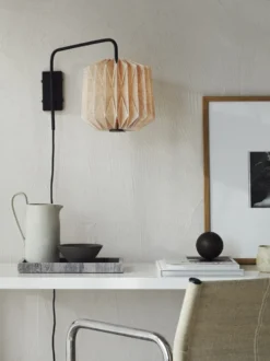 Alba Wall – Vägglampa i linne och mangoträ
