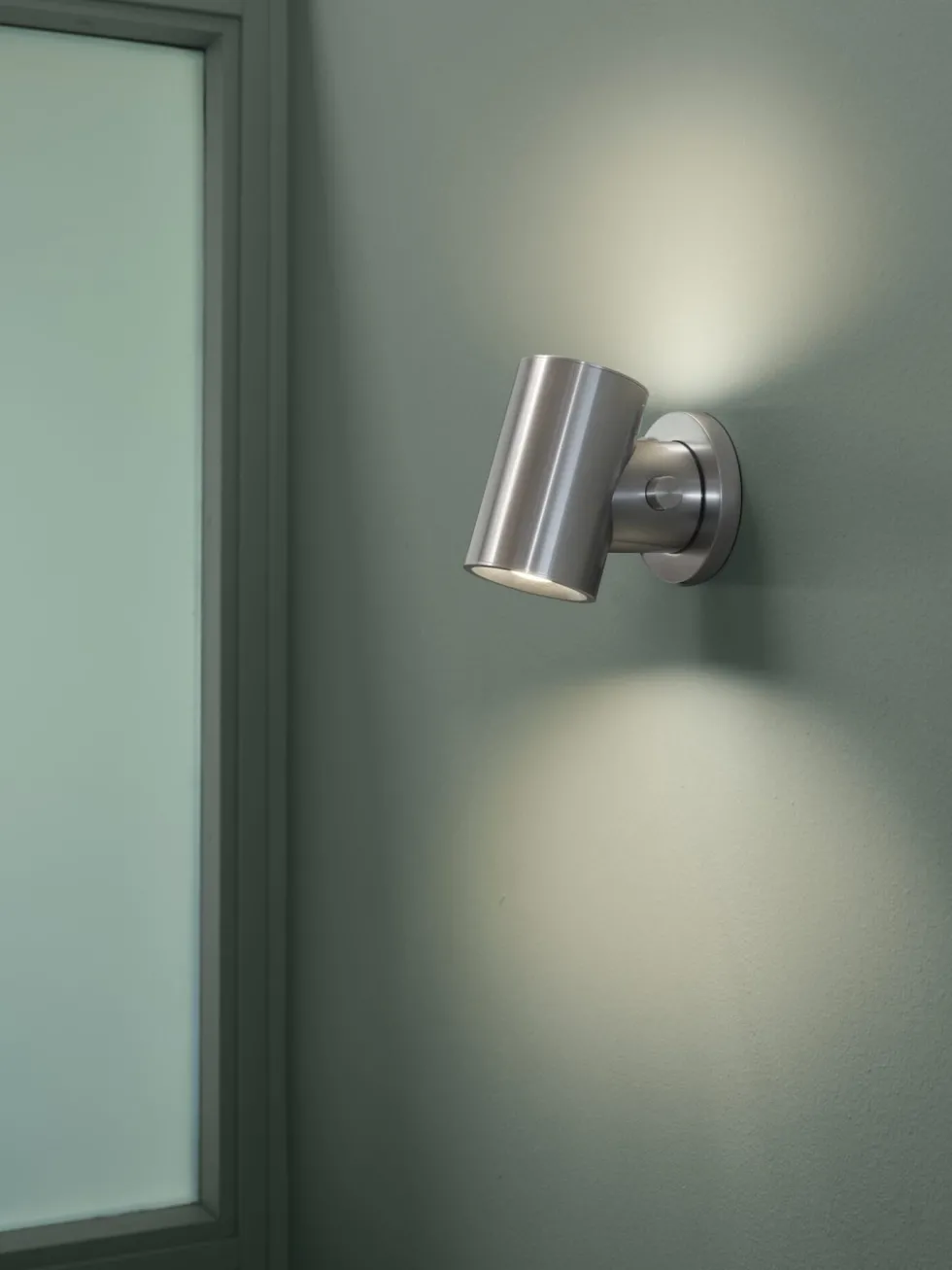 Beam vägglampa