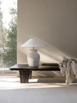 Berit – Bordslampa i terracotta, Black eller Light Grey