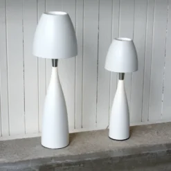 Bordslampa Anemon mellan mattvit