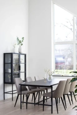 CANE matbord 210 cm svartbetsad ek, svart metallunderrede