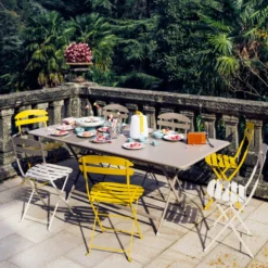 Caractére folding table 190