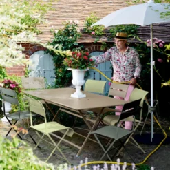 Caractére folding table 128