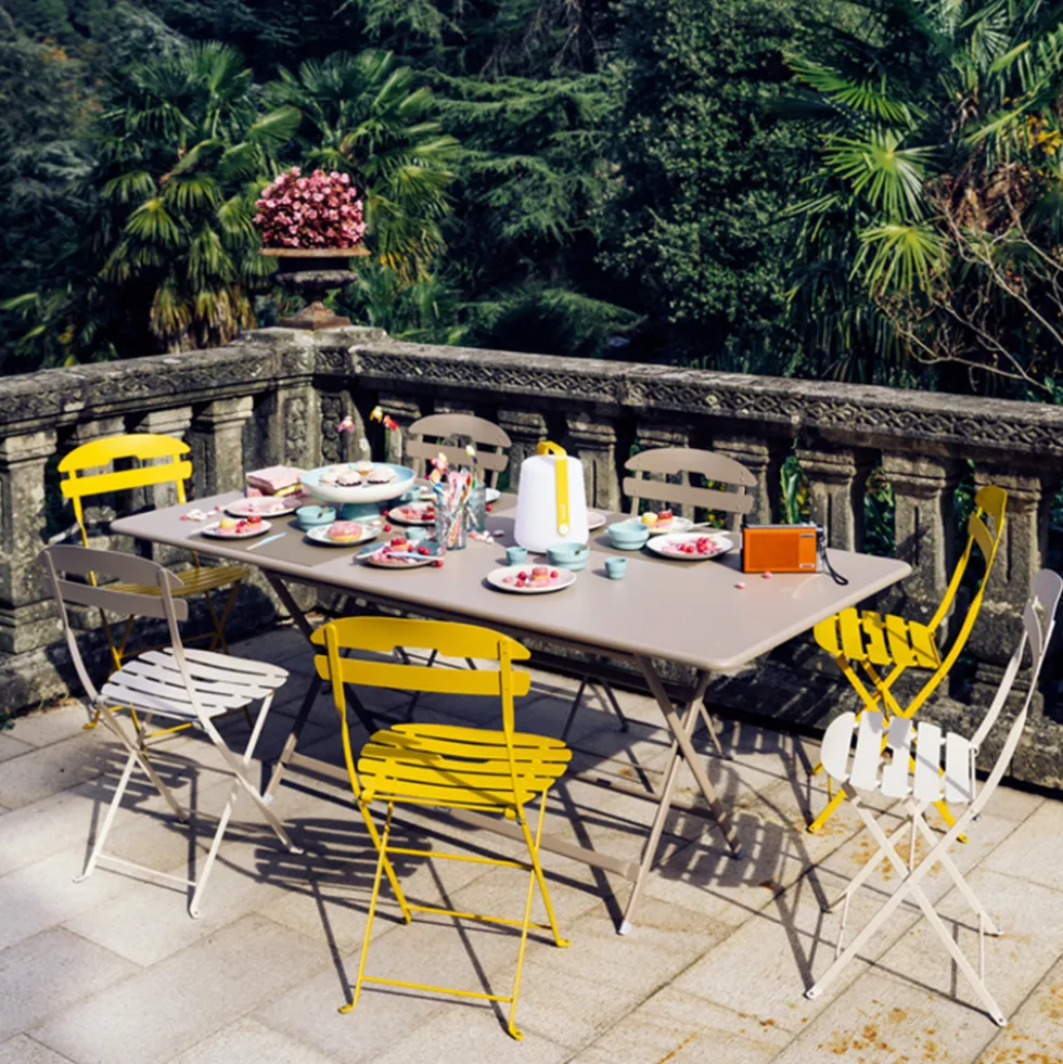Caractére folding table 128