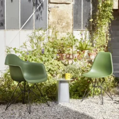 Eames Plastic Armchair DAR RE