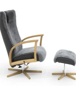 Ekenäs 2.0 fåtölj med pall i fårskinn Grey