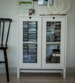 Falsterbo Skåp Täckta Dörrar 190 cm Vitlack