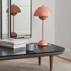 Flowerpot VP3 bordslampa