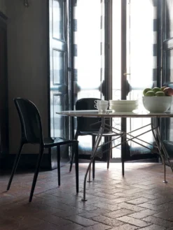 Glossy runt marmorbord 150cm med vita ben