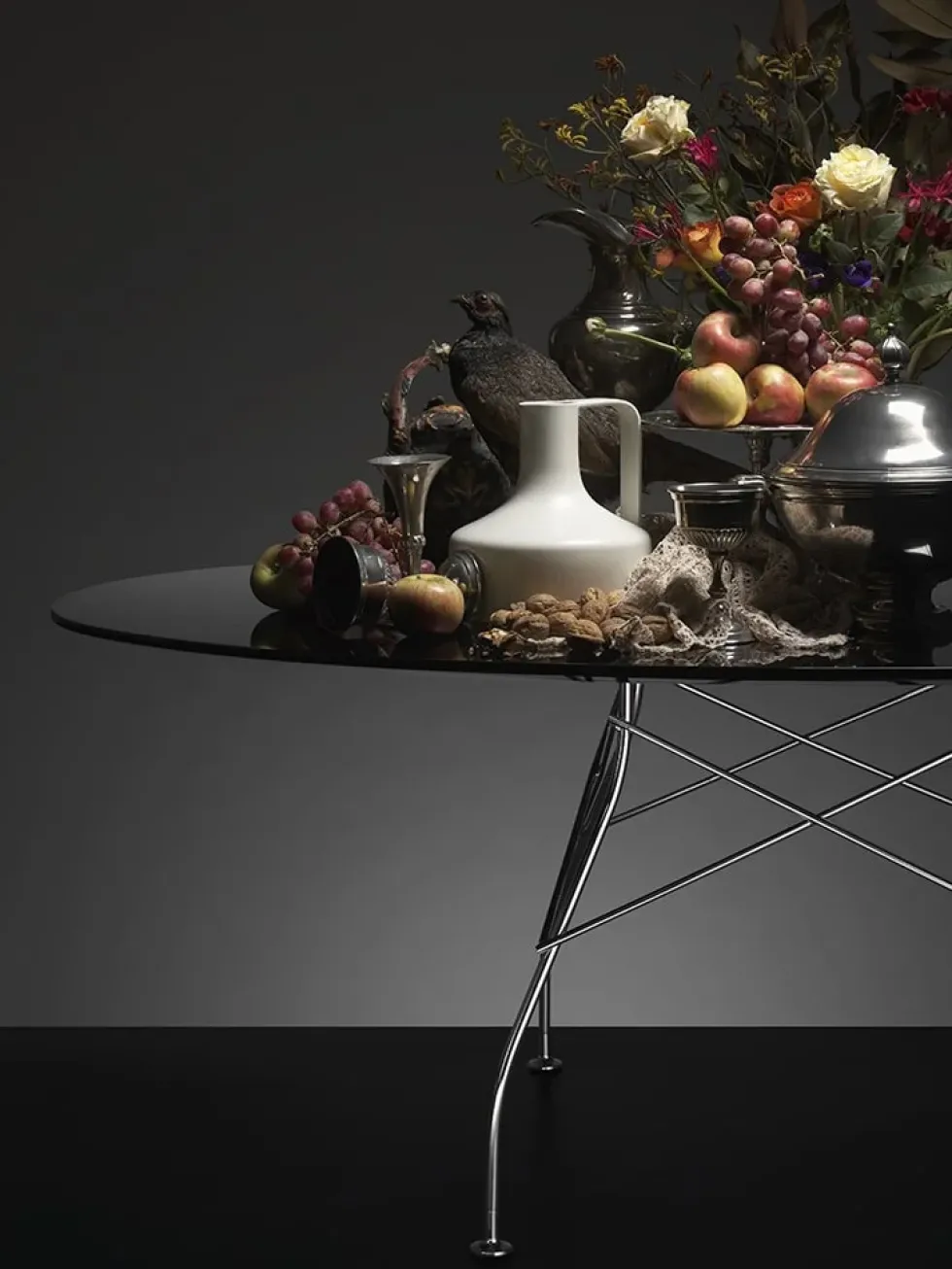 Glossy runt marmorbord 150cm med vita ben