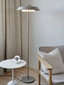 Golvlampa Horisont höjd 141 cm