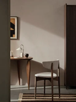 Herman Dining Wo Uph Soft Bouclé – Mörkbetsad bok/natur Stol