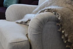 Howard 4-sits soffa svängd
