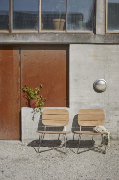 Lilium loungetable
