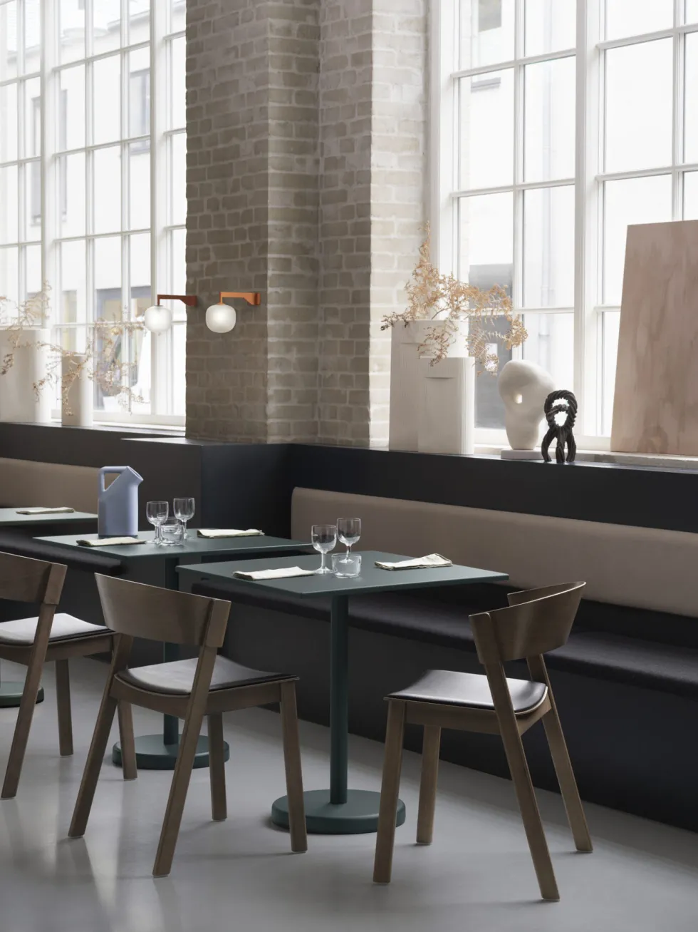Linear Steel Café Bord 70 x 70 x 73 cm
