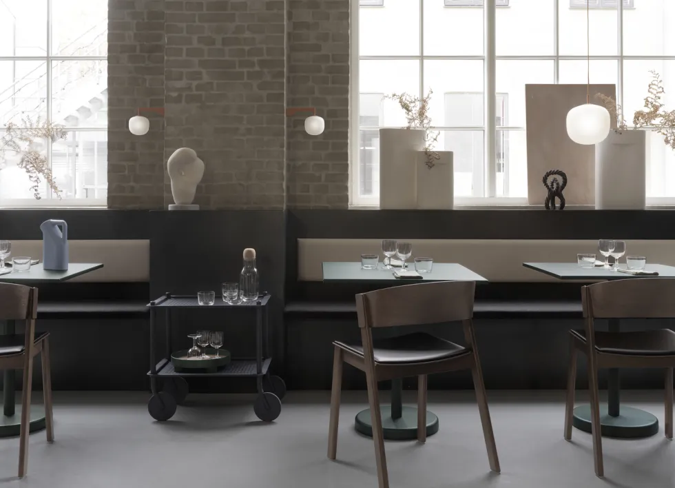 Linear Steel Café Bord 70 x 70 x 73 cm