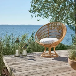 Luna chair exterior