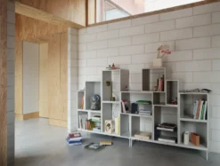 Muuto Stacked Podium med Tube Base
