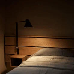 NJP vägglampa lång arm