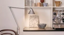 NJP vägglampa lång arm