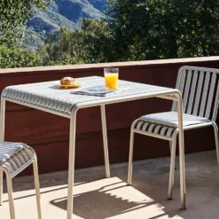 Palissade table 82
