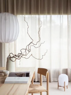 Prisma Table – Bordslampa i trä och linne, flera färger