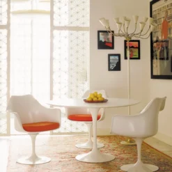 Saarinen Oval Table 244