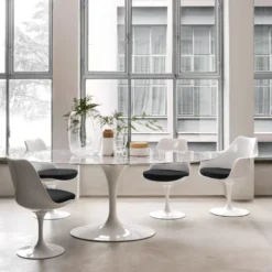 Saarinen Oval Table 198