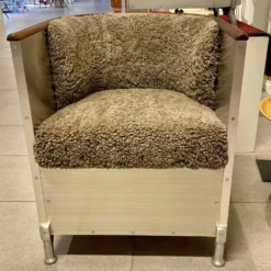 Theselius Aluminium fåtölj Fårskinn Severins edition