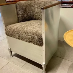 Theselius Aluminium fåtölj Fårskinn Severins edition