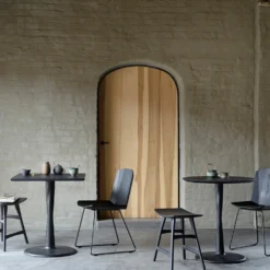 Torsion dining table 70