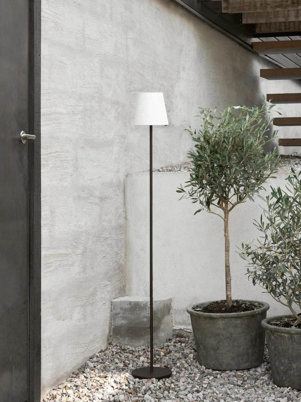 Tyra Floor Portable – Portabel golvlampa med dimmer