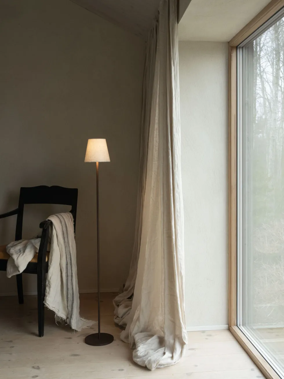 Tyra Floor Portable – Portabel golvlampa med dimmer