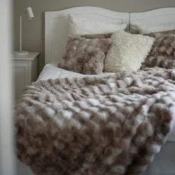 Wooly rug faux fur
