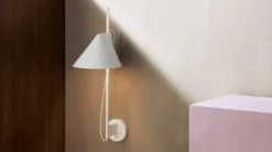 Yuh vägglampa